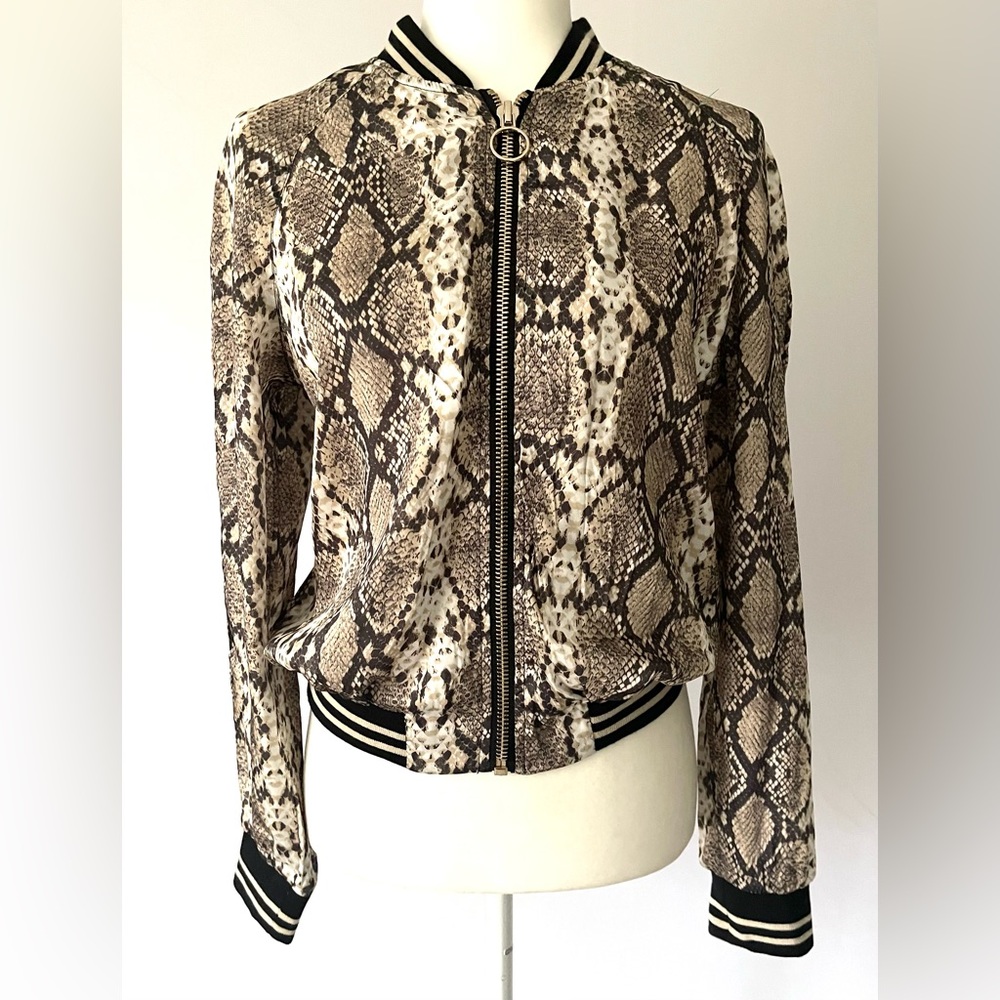 NWT! Blanc Noir/Evereve- reptile wind jacket